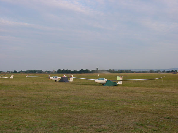 Two motorgliders that flew in